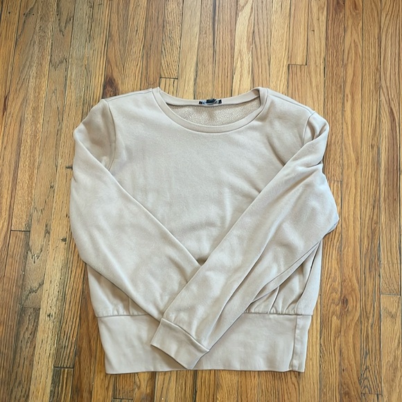 Sweatshirt with shoulder pad - Picture 1 of 2